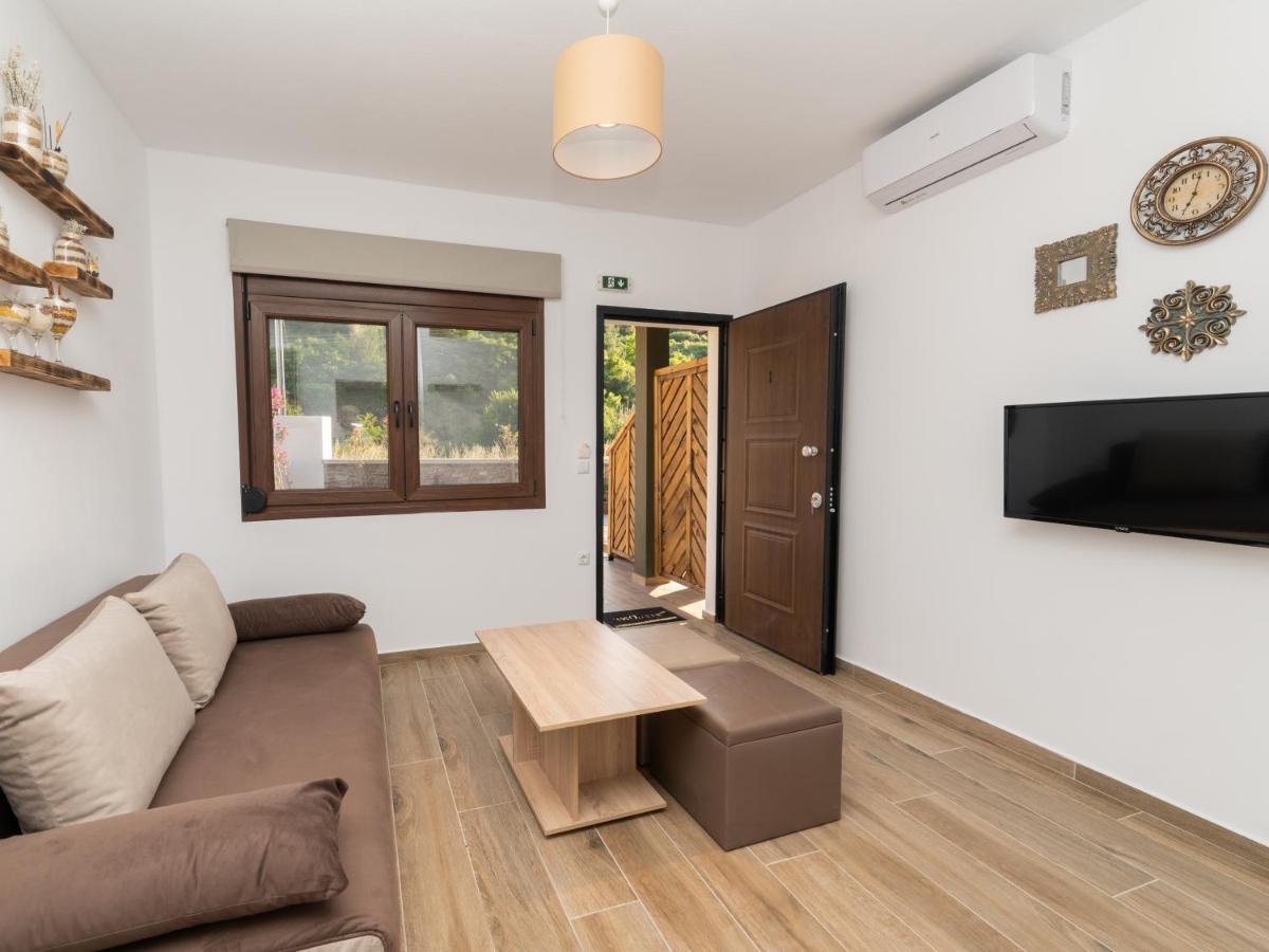 Mad'S Villas Néa Péramos Exteriör bild