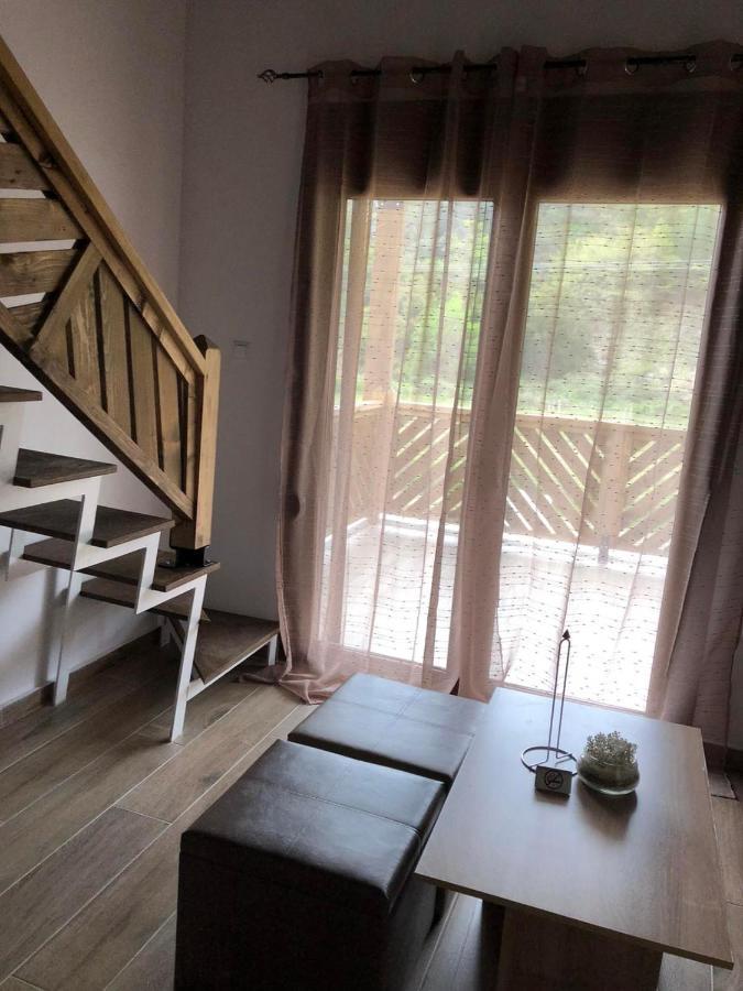Mad'S Villas Néa Péramos Exteriör bild