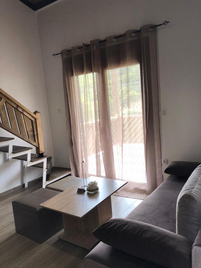 Mad'S Villas Néa Péramos Exteriör bild