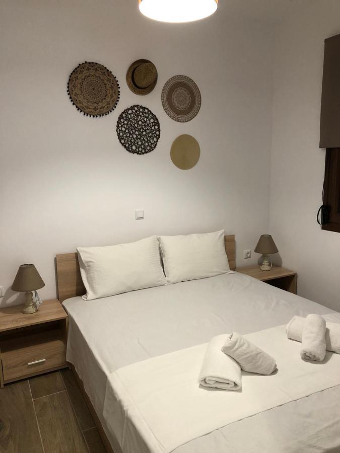 Mad'S Villas Néa Péramos Exteriör bild