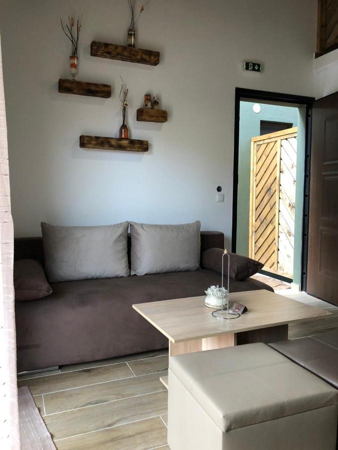 Mad'S Villas Néa Péramos Exteriör bild
