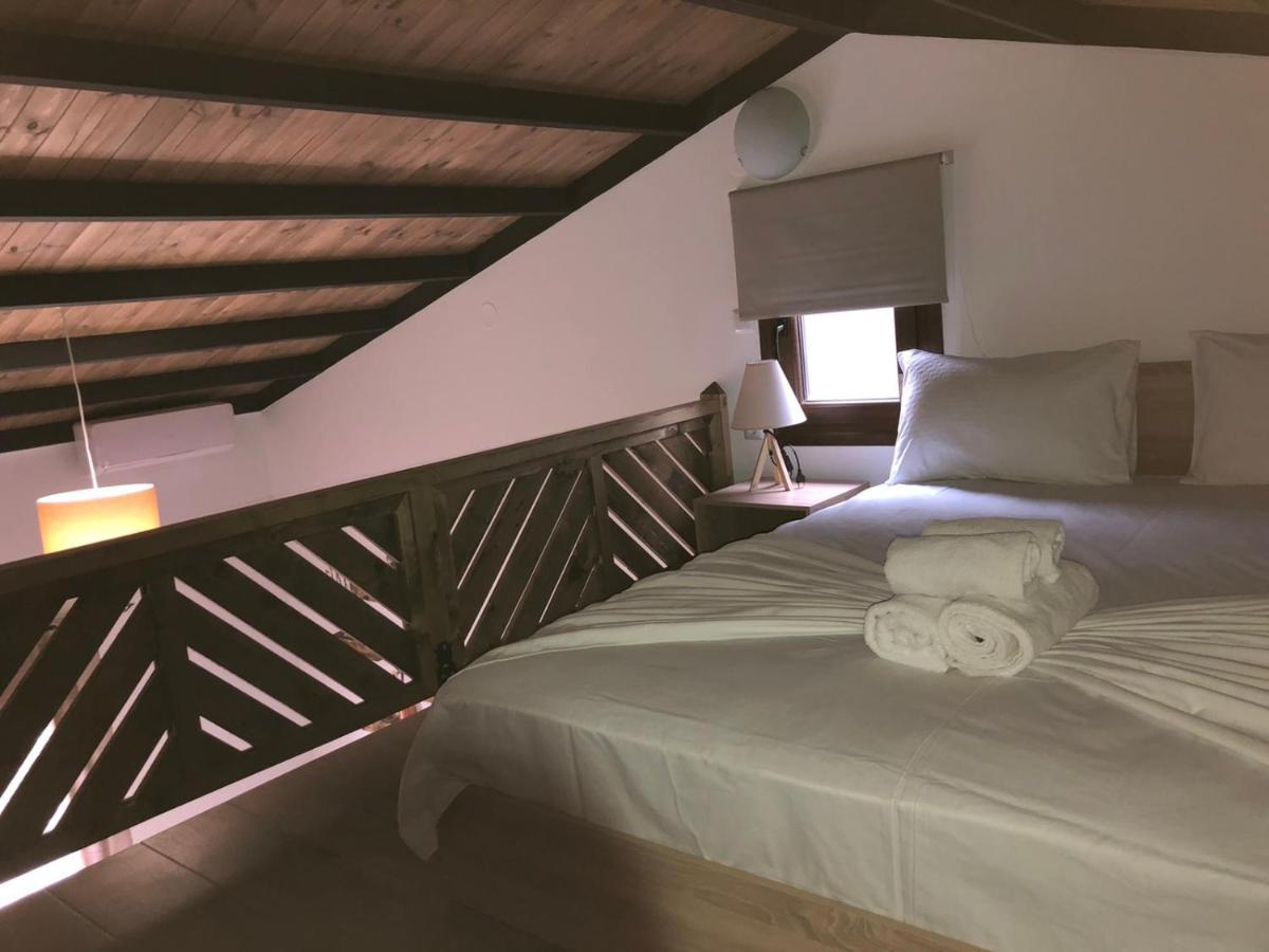 Mad'S Villas Néa Péramos Exteriör bild