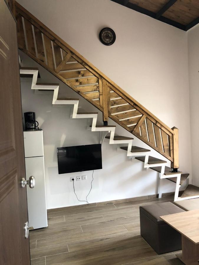 Mad'S Villas Néa Péramos Exteriör bild