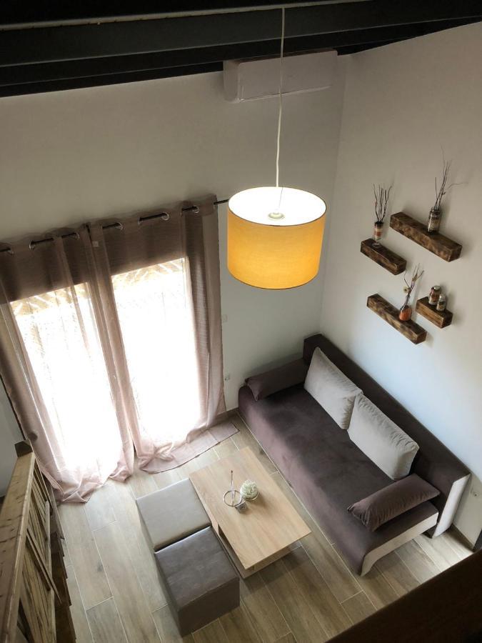 Mad'S Villas Néa Péramos Exteriör bild