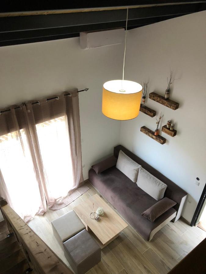 Mad'S Villas Néa Péramos Exteriör bild