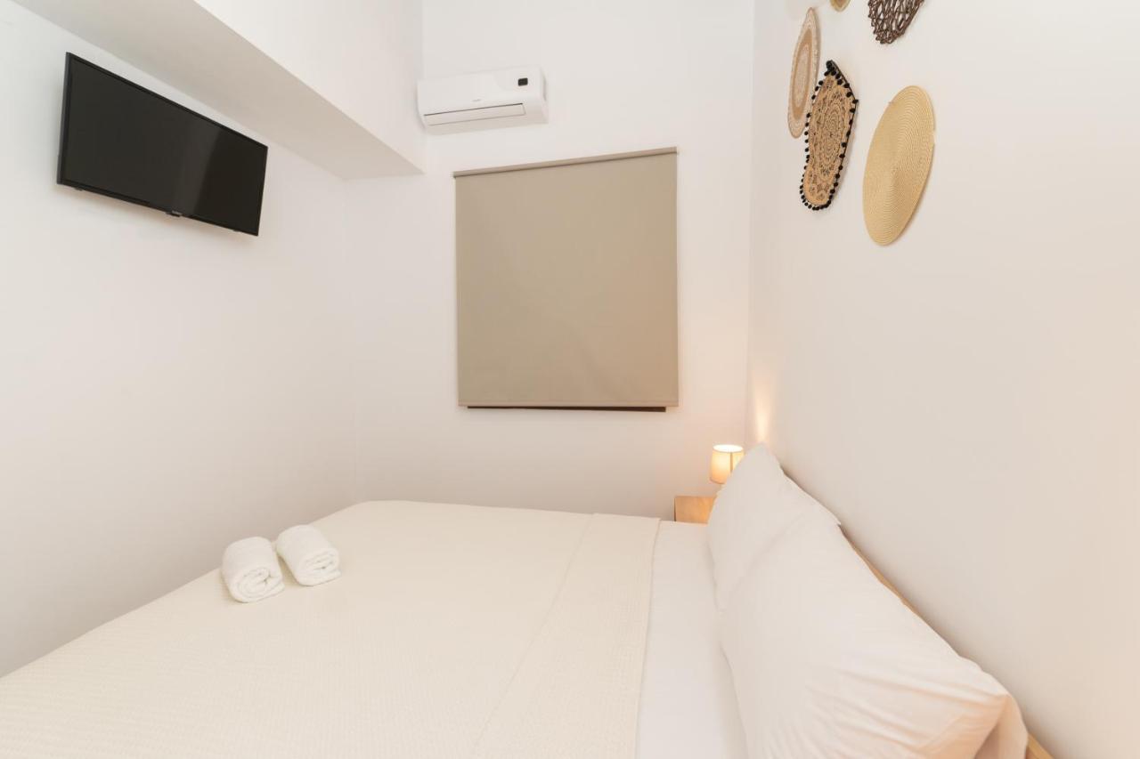 Mad'S Villas Néa Péramos Exteriör bild