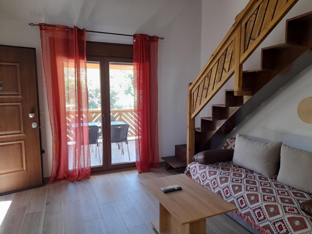 Mad'S Villas Néa Péramos Exteriör bild