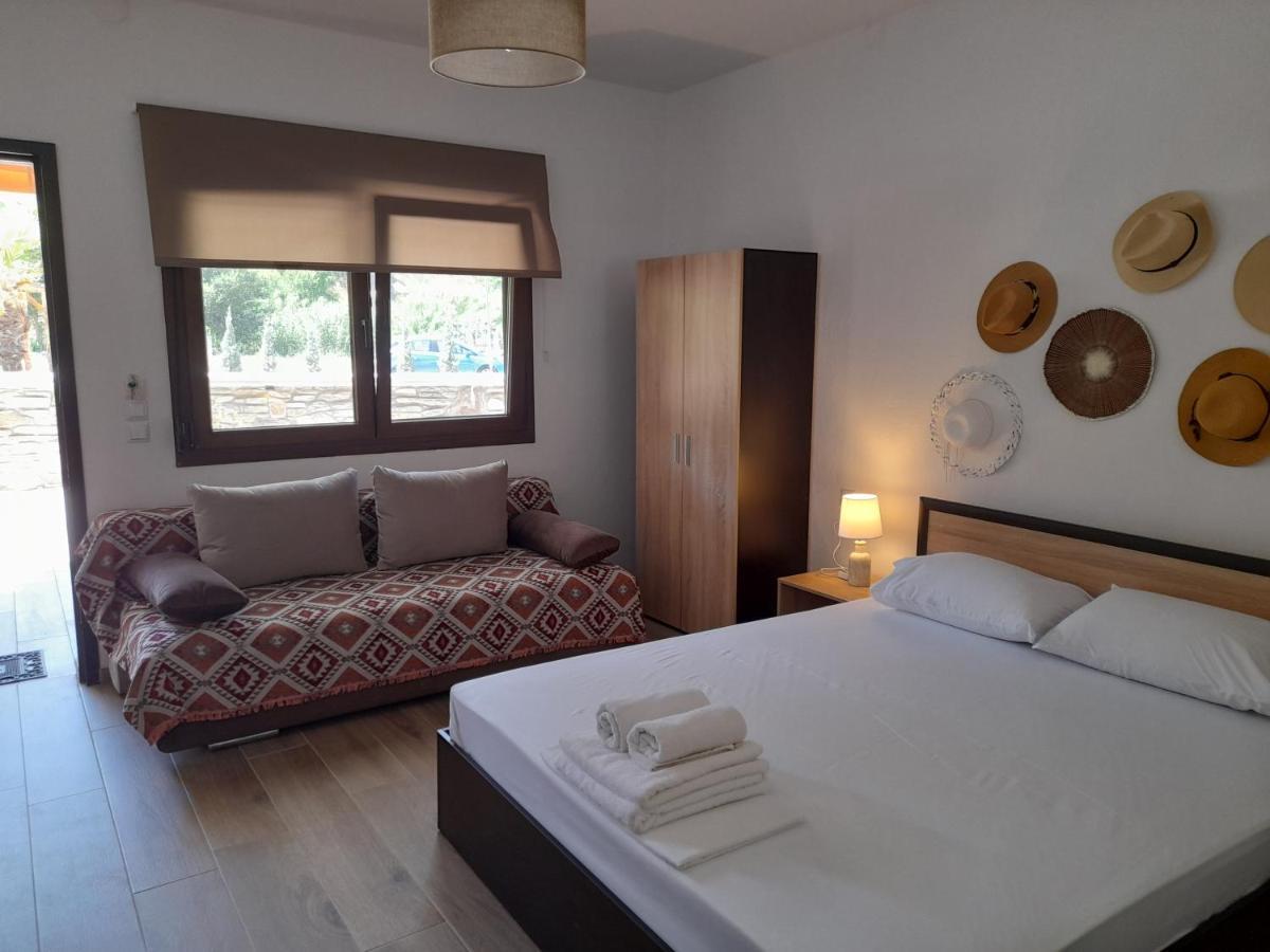 Mad'S Villas Néa Péramos Rum bild