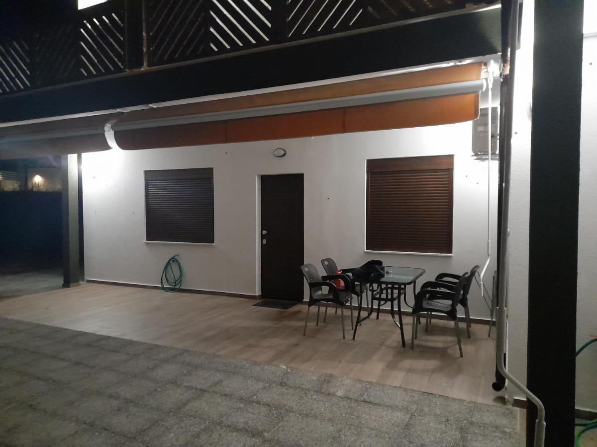 Mad'S Villas Néa Péramos Rum bild