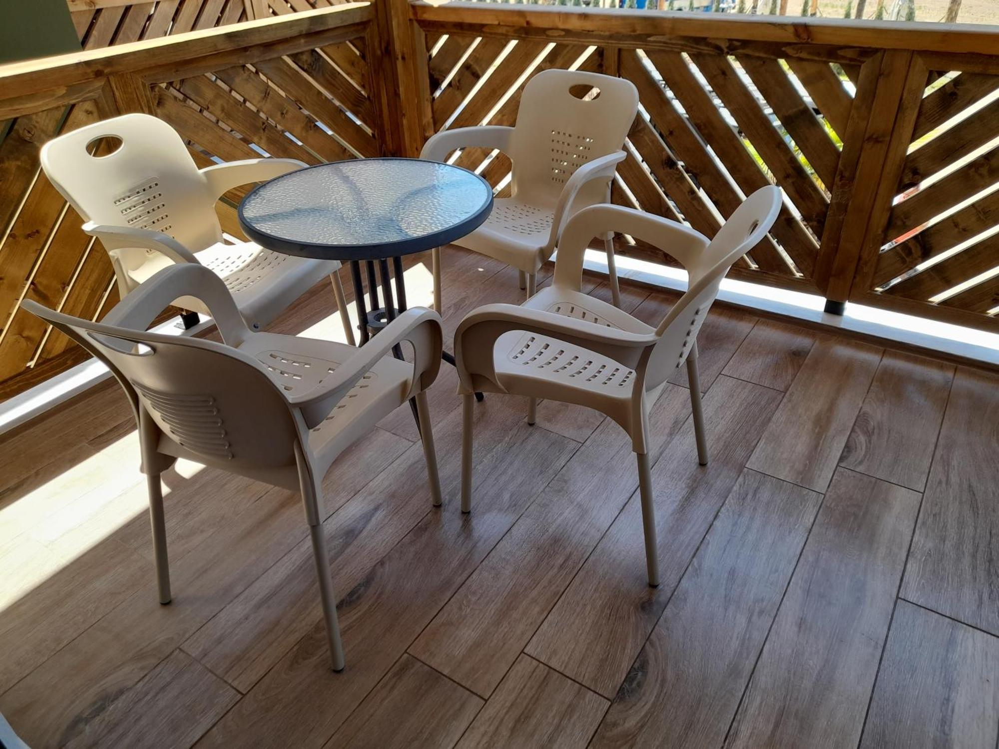 Mad'S Villas Néa Péramos Rum bild