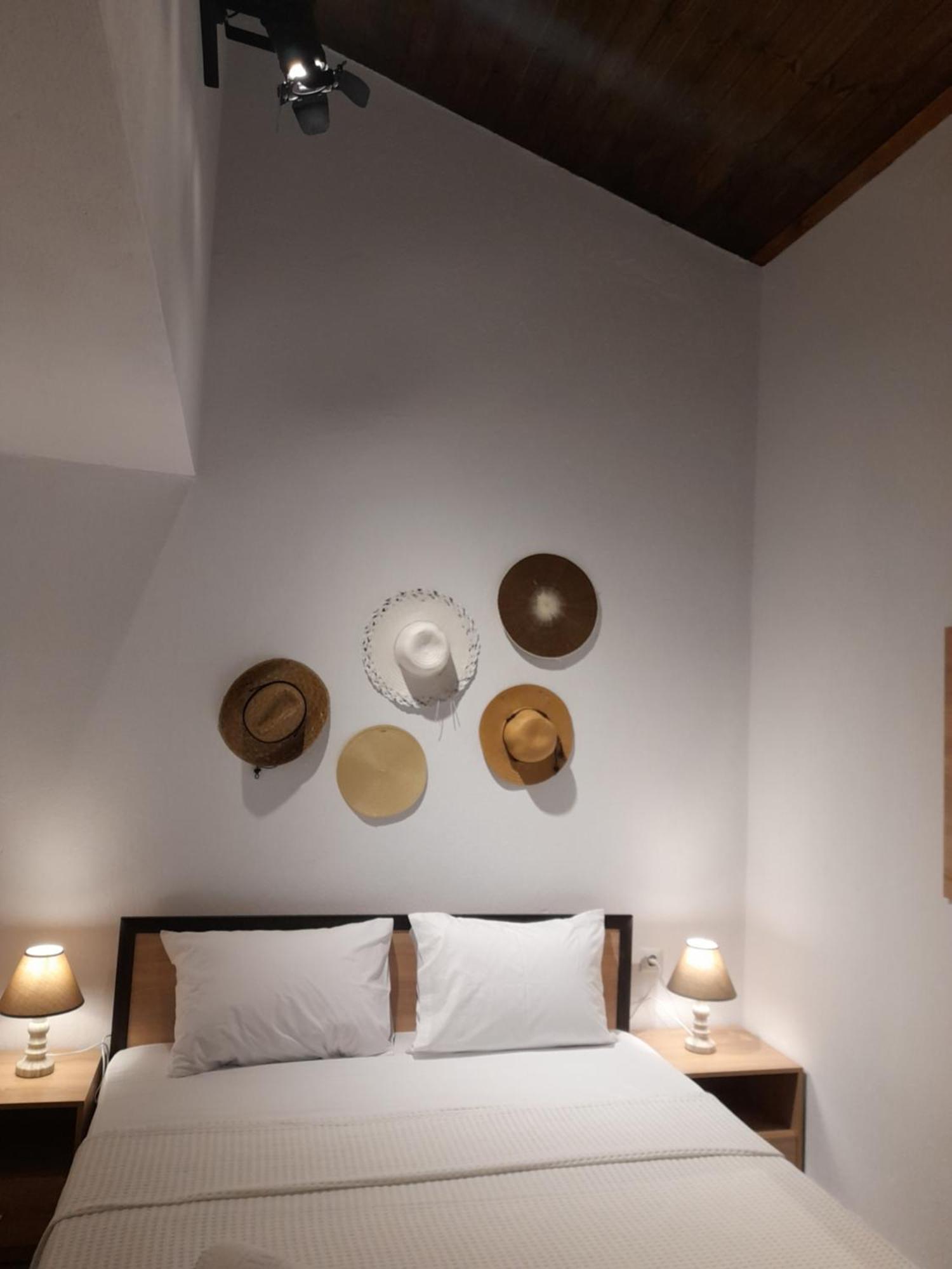 Mad'S Villas Néa Péramos Rum bild